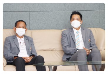 รองศาสตราจารย์ธรรมรักษ์ ละอองนวล รักษาราชการอธิการบดีมหาวิทยาลัยราชภัฏอุบลราชธานี รองศาสตราจารย์ธรรมรักษ์ ละอองนวล รักษาราชการอธิการบดีมหาวิทยาลัยราชภัฏอุบลราชธานี